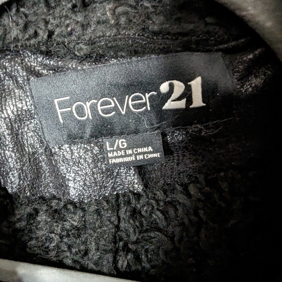 Faux leather Sherpa vest - Picture 6 of 6